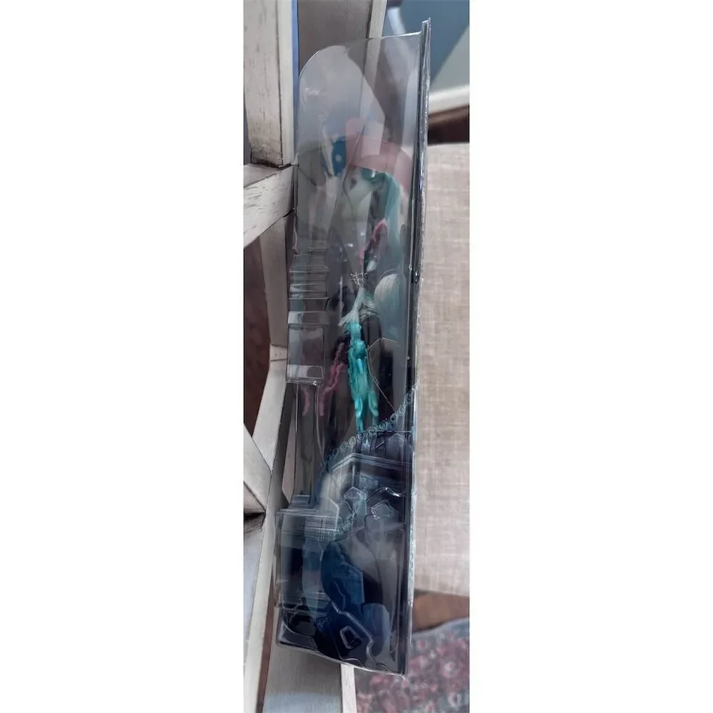 NWT Monster High‎ Haunted Vandala Doubloons Doll 2014 Collectible NRFB - Picture 16 of 16